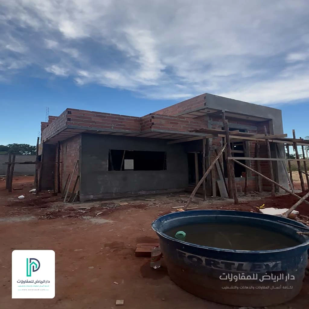 بناء ملحق خارجي في حي الهدا في الرياض